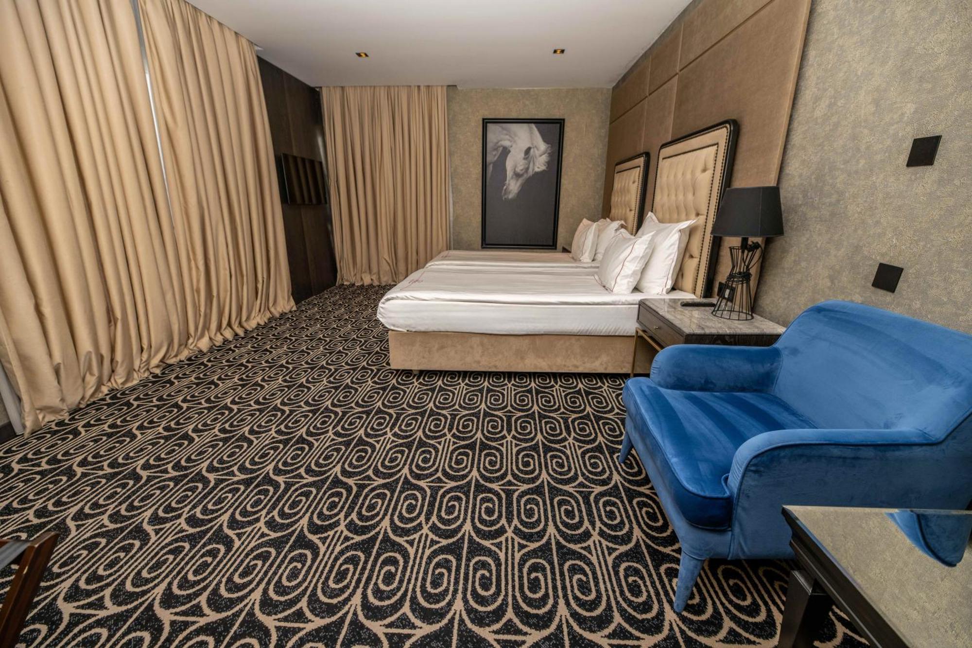 Grand Opera Hotel & Casino & Spa Кирения Екстериор снимка