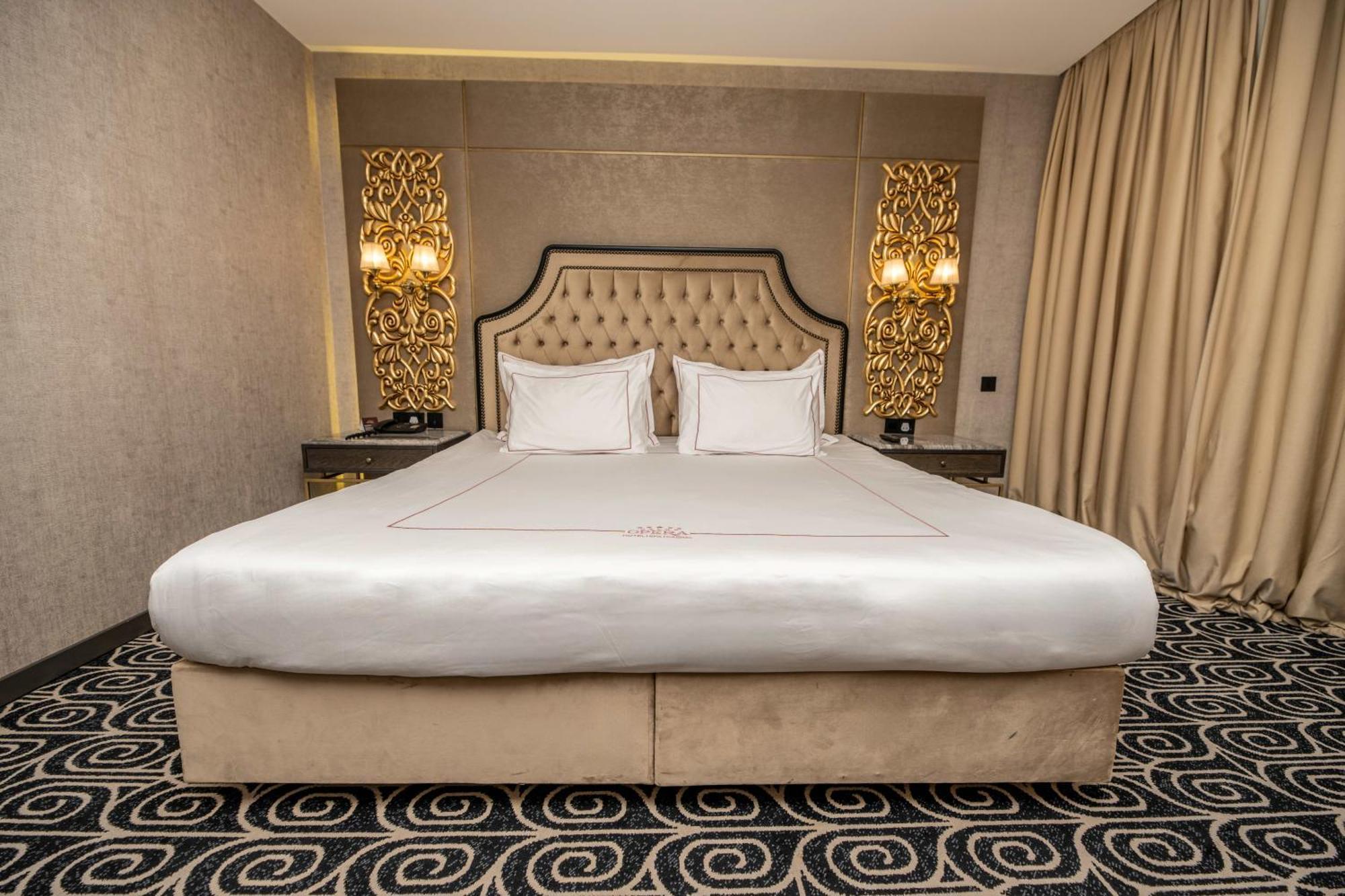 Grand Opera Hotel & Casino & Spa Кирения Екстериор снимка